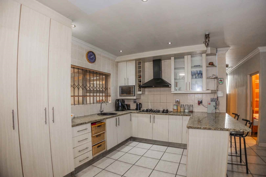 To Let 3 Bedroom Property for Rent in Protea Heights Western Cape
